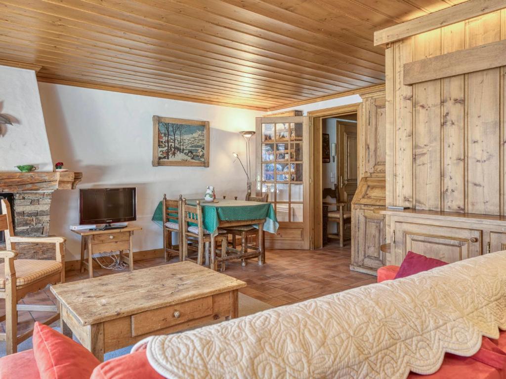 a living room with a couch and a table at Appartement Megève, 2 pièces, 4 personnes - FR-1-453-105 in Megève