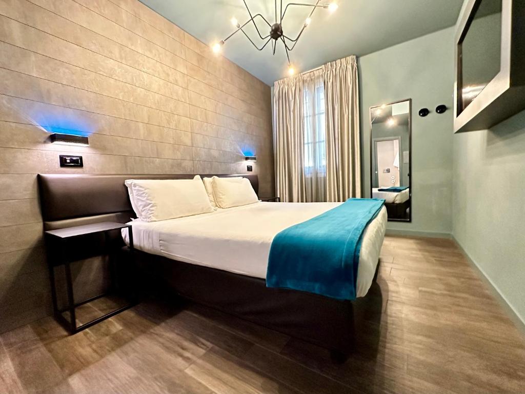 a bedroom with a large bed and a window at Globus Urban Hotel in Florence