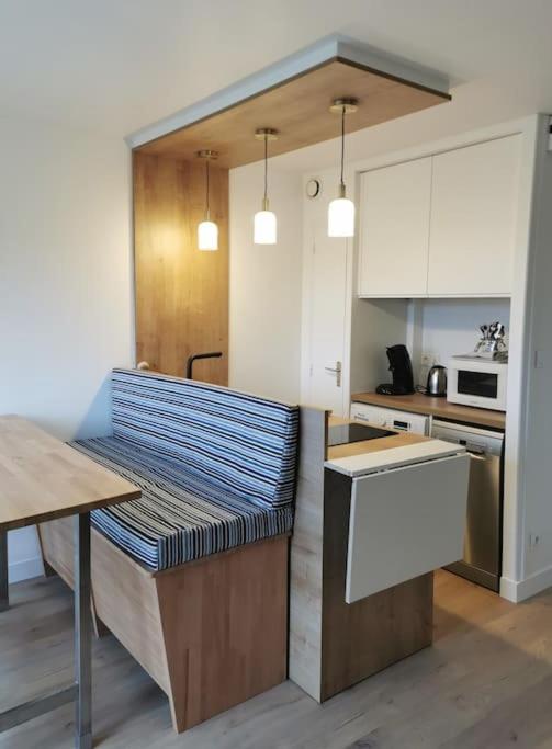 Kuchyňa alebo kuchynka v ubytovaní Appartement vue sur mer, 100 m de la plage