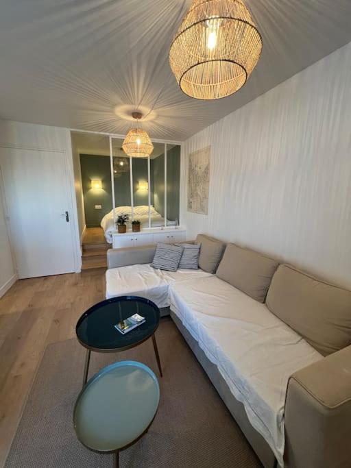 Posedenie v ubytovaní Appartement vue sur mer, 100 m de la plage