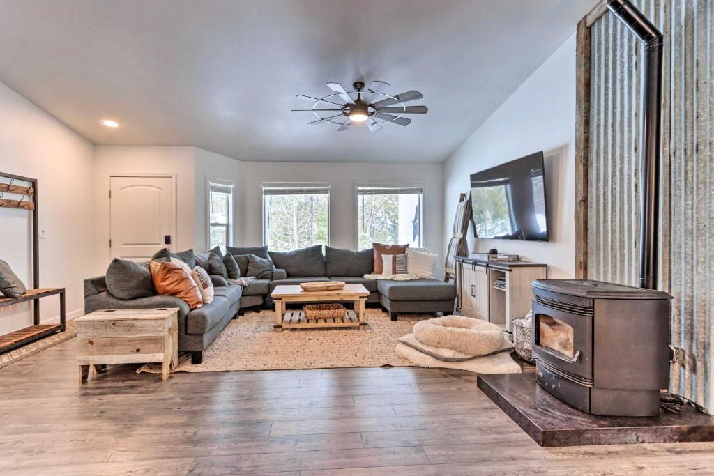 Donnelly Vacation Rental Near Lakes and Skiing!, Donnelly (updated