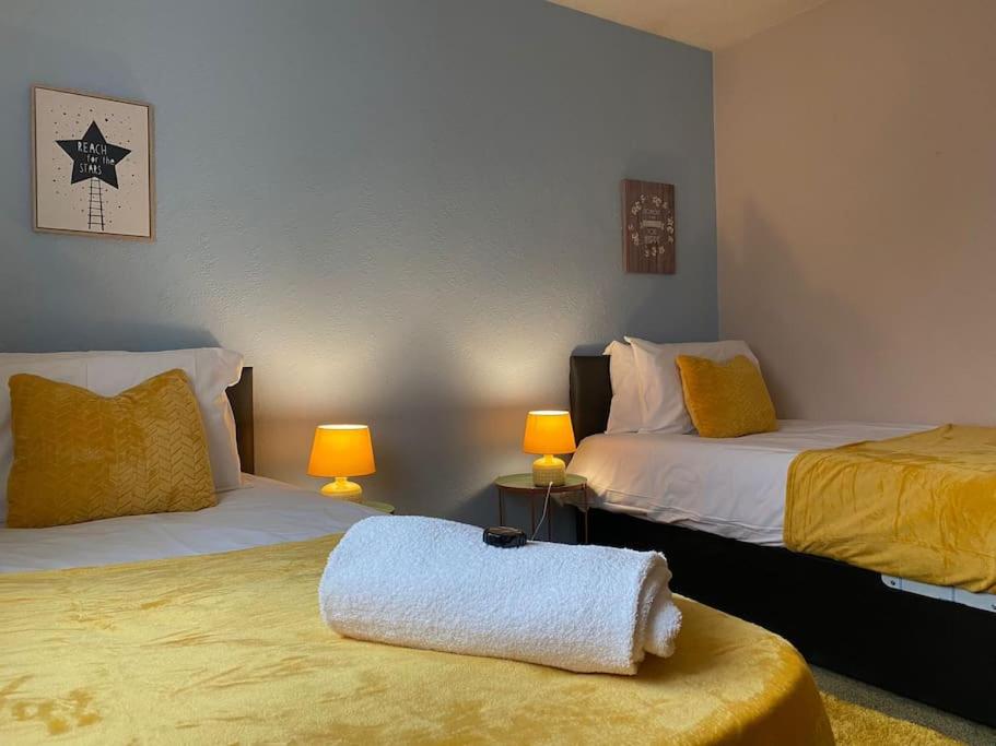 a hotel room with two beds and two lamps at BridgeCity Spacious Cottage in the Heart of Basingstoke in Worting