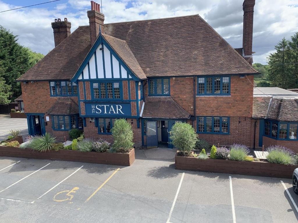 a brick building with a sign that reads stanza at The Star Inn in Lingfield