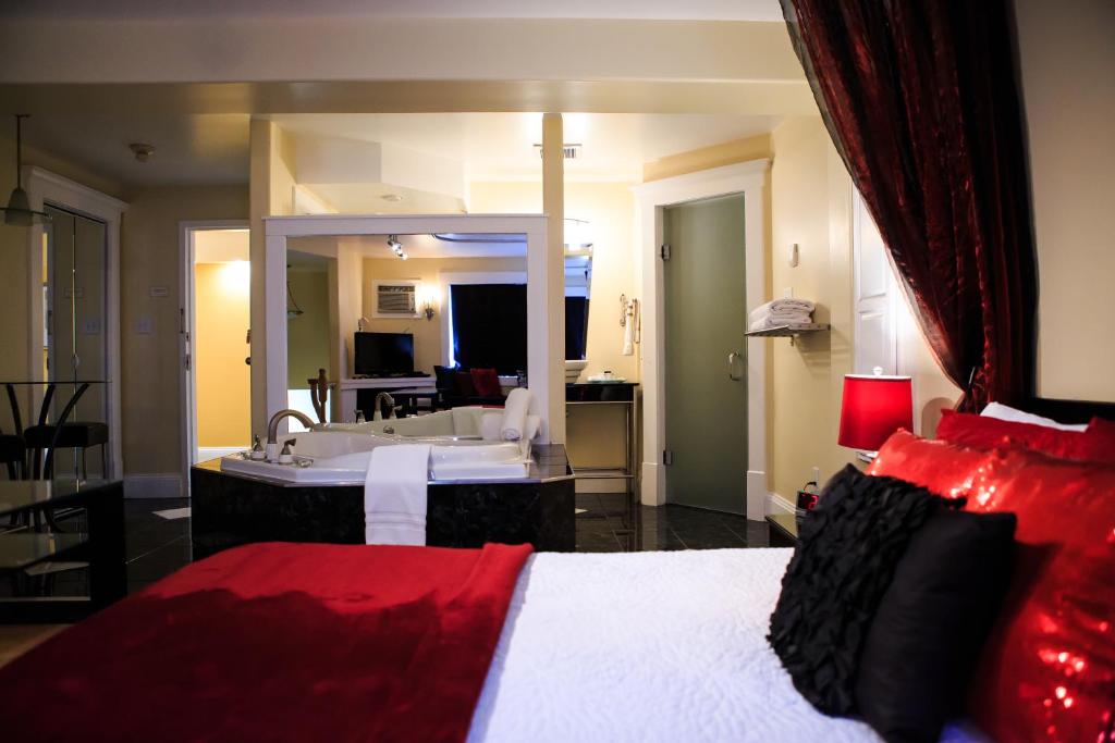 Leaside Manor - Superior Queen Room