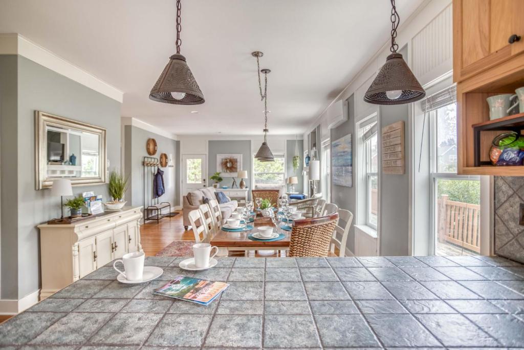 a kitchen and dining room with a table and chairs at Sunset Beach Manor in Depoe Bay
