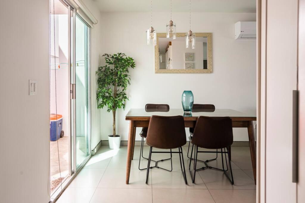 #CasaMare - Privada a una cuadra del mar con AC - Three-Bedroom House