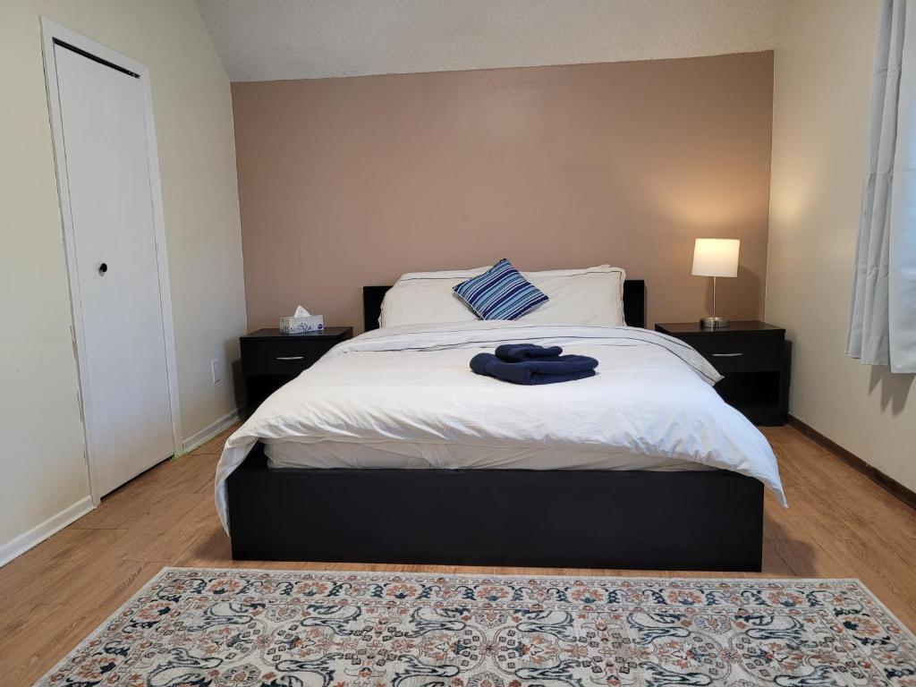 Spacious room near downtown