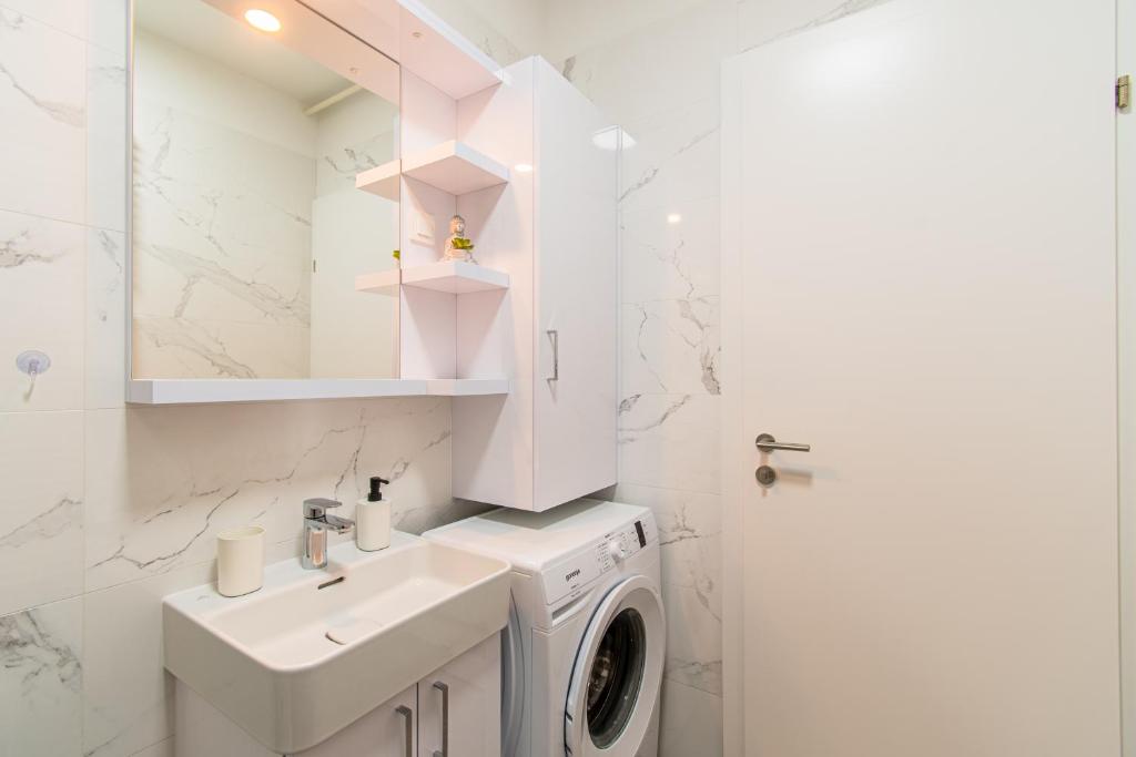 Kúpeľňa v ubytovaní Flexible SelfCheckIns 38 - Zagreb - Garage - Loggia - New - Luxury -