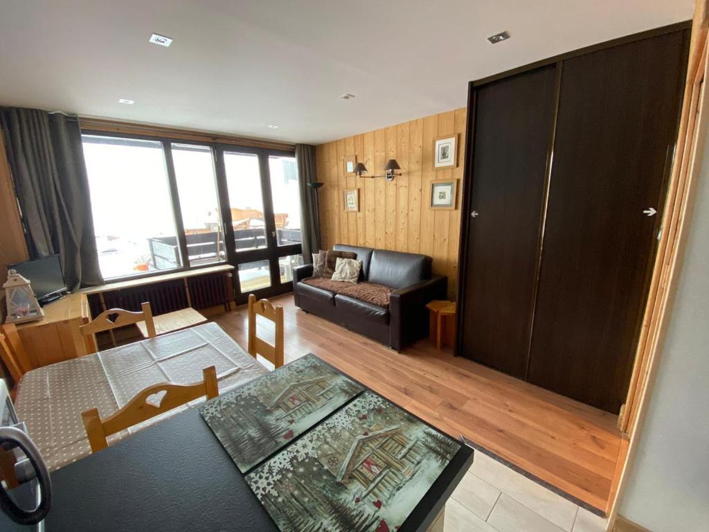 Studio ski aux pieds, vue montagne, idéal pour 4
