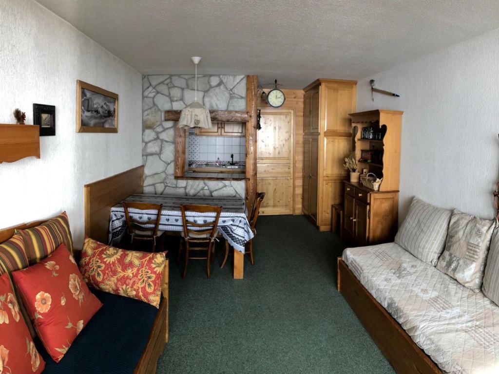 Appartement Tignes, 2 pièces, 6 personnes - FR-1-449-85にあるシーティングエリア