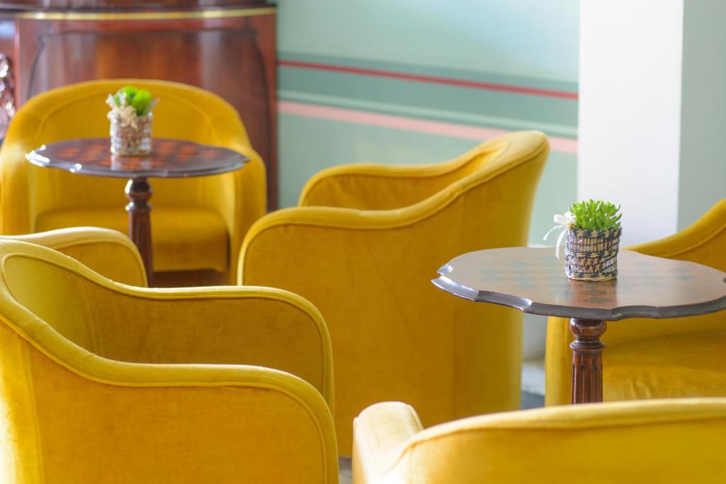 A seating area at Palace Hotel Domus Mea Riccione