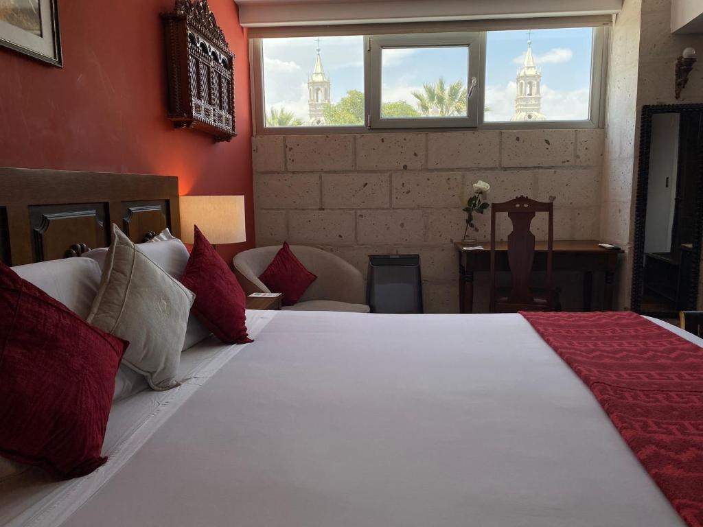 Postel nebo postele na pokoji v ubytování Katari Hotel at Plaza de Armas