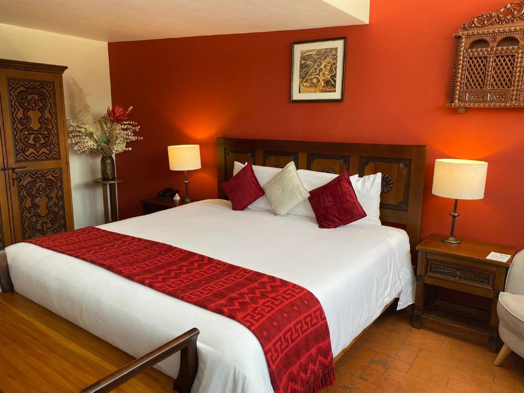 Postel nebo postele na pokoji v ubytování Katari Hotel at Plaza de Armas