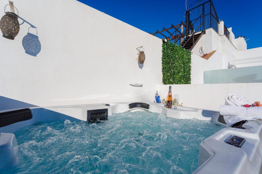 Atico & Jacuzzi CRUZ by Cadiz4Rentals, Cádiz – Updated 2023 ...