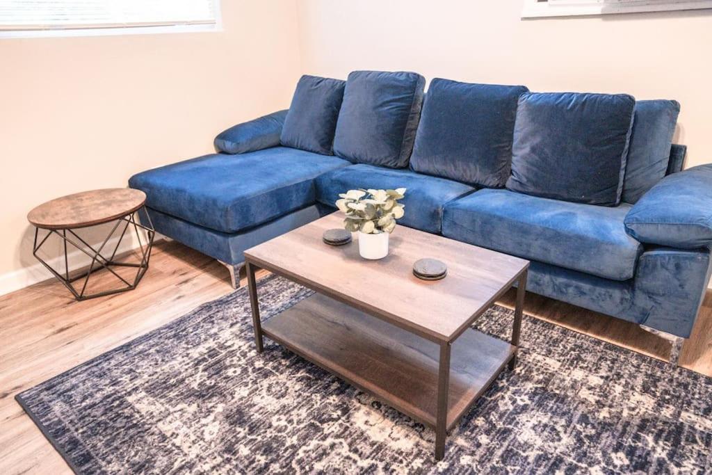 Modern Convenience! Near Franklin Park! 1 BR Apt! - Housity