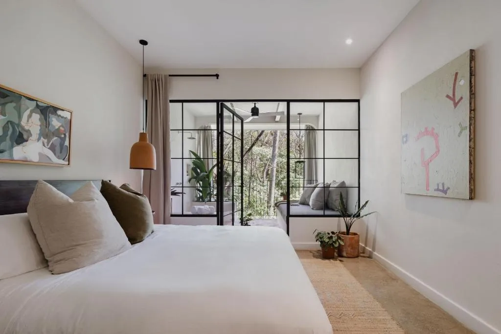 Superior King Room Jungle View