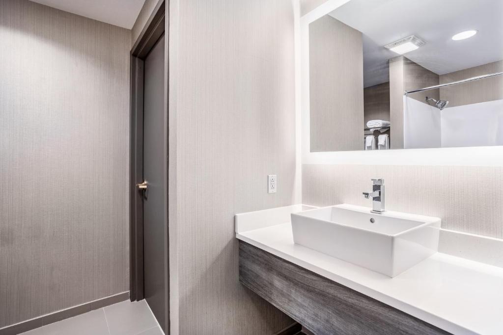 Holiday Inn Lafayette-City Centre, an IHG Hotel - 