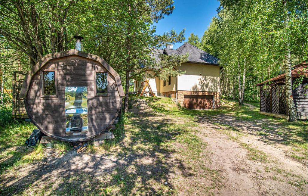 Vonkajšia záhrada v ubytovaní 8 Bedroom Awesome Home In Kamien