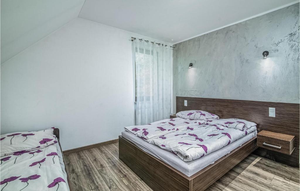 Posteľ alebo postele v izbe v ubytovaní 8 Bedroom Awesome Home In Kamien