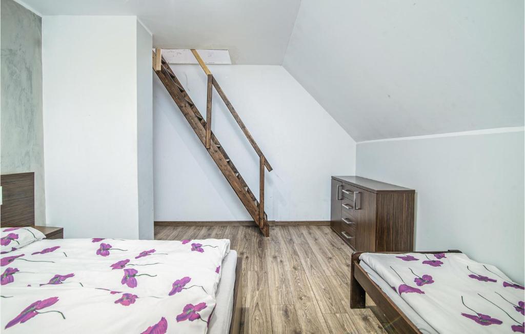 Posteľ alebo postele v izbe v ubytovaní 8 Bedroom Awesome Home In Kamien