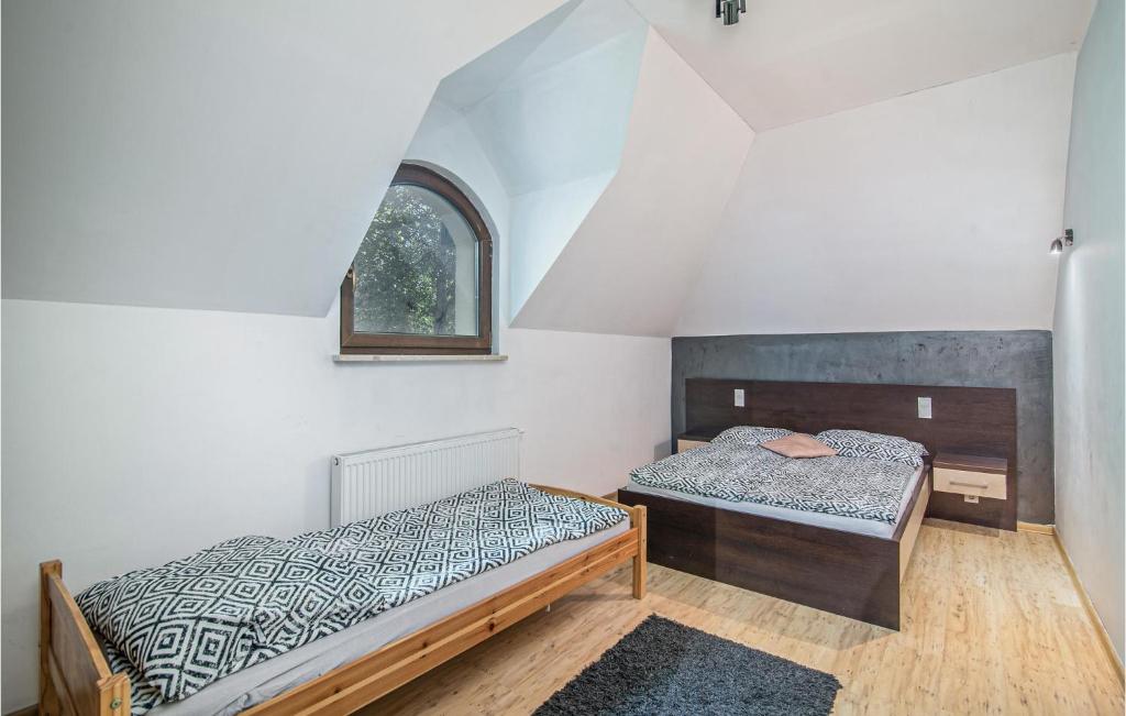 Posteľ alebo postele v izbe v ubytovaní 8 Bedroom Awesome Home In Kamien