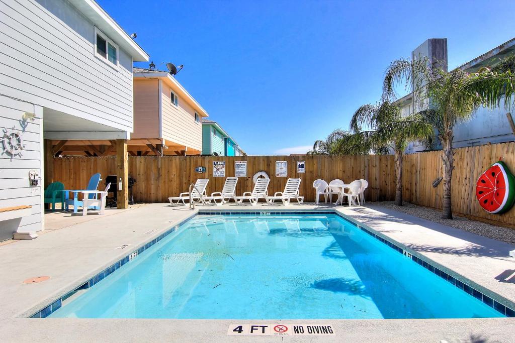 Bikinis and Martinis - House
