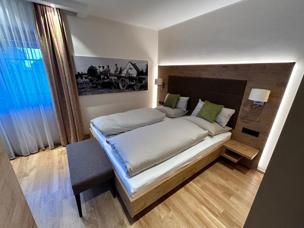 Ένα ή περισσότερα κρεβάτια σε δωμάτιο στο Laupus-Hof