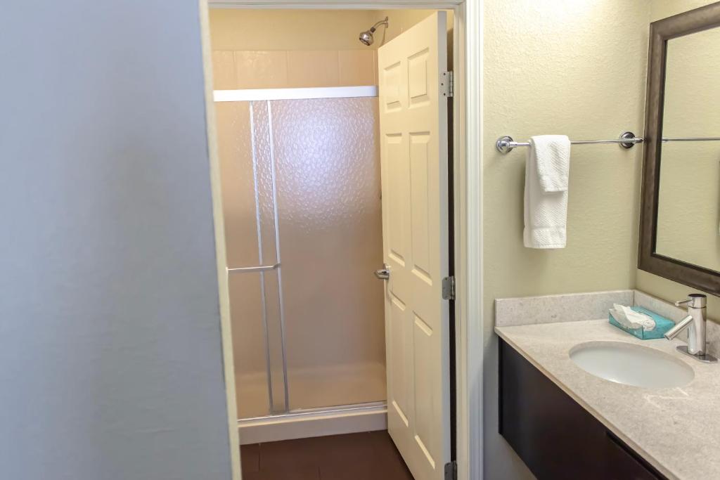 Staybridge Suites Minot by IHG - Error