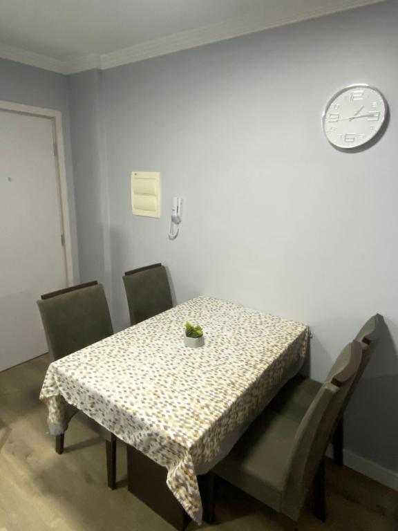 Apartamento- Capão Raso - Housity