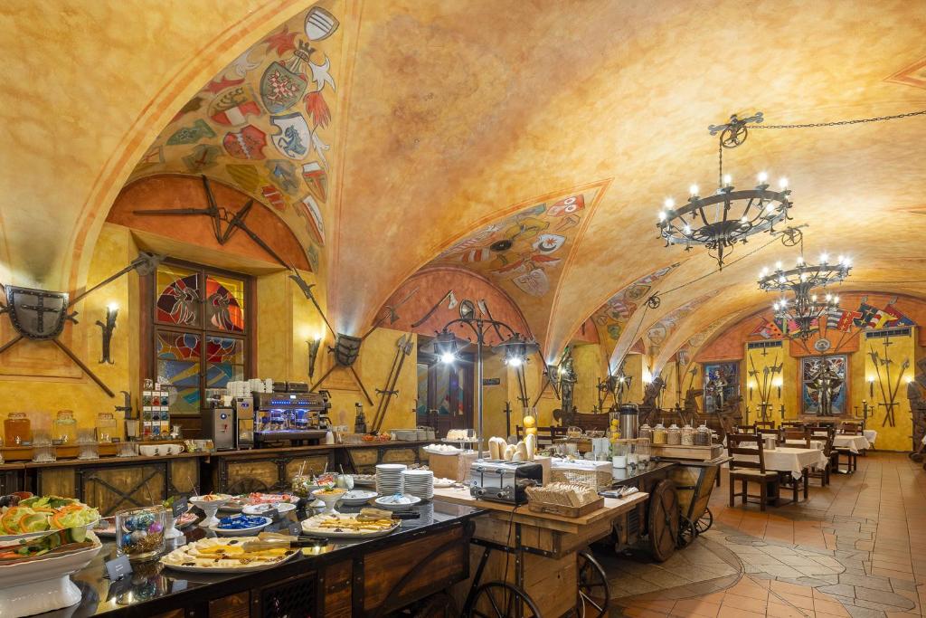 Εστιατόριο ή άλλο μέρος για φαγητό στο Pytloun Old Armoury Hotel Prague, Stará Zbrojnice