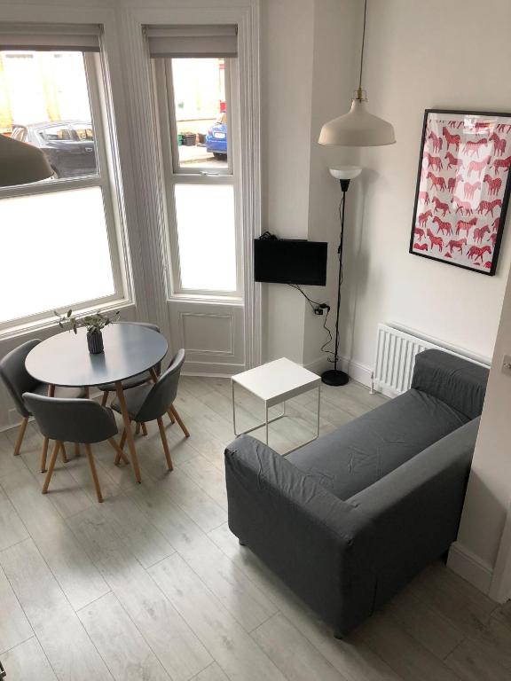 Wellesley Avenue, Queens Quarter, Belfast (updated prices 2024)