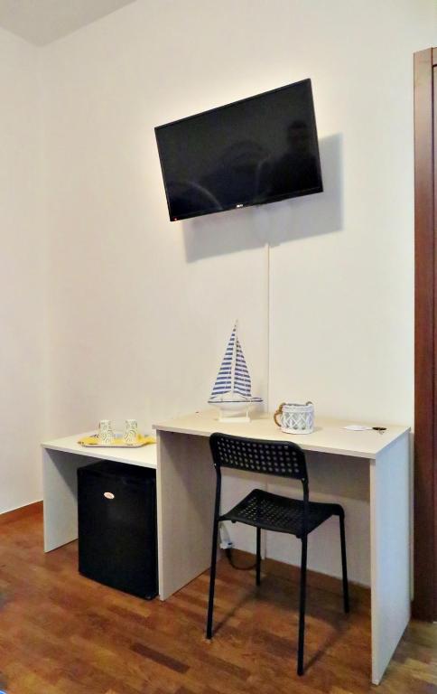 La Feluca Rooms & Breakfast - Family Room With Private Bathroom