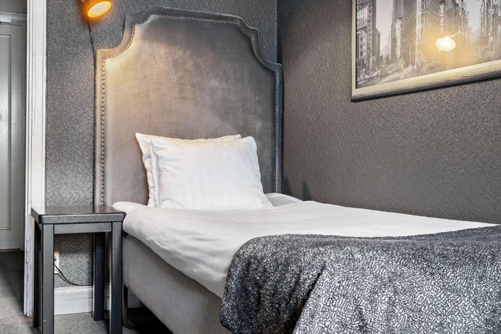 Postel nebo postele na pokoji v ubytování Centric Hotel