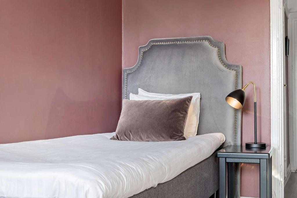 Postel nebo postele na pokoji v ubytování Centric Hotel