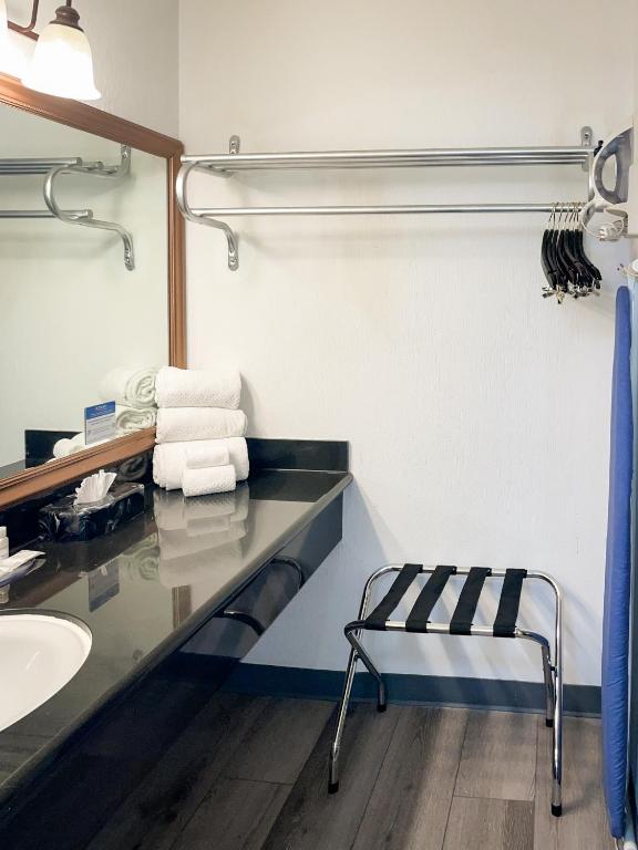 GreenTree Hotel & Extended Stay I-10 FWY Houston, Channelview, Baytown - Deluxe Queen Room