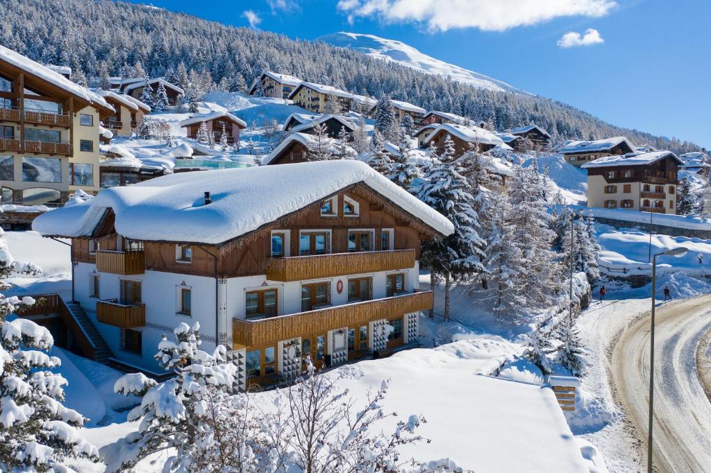 a ski lodge in the mountains covered in snow at Appartamenti Duc De Rohan in Livigno