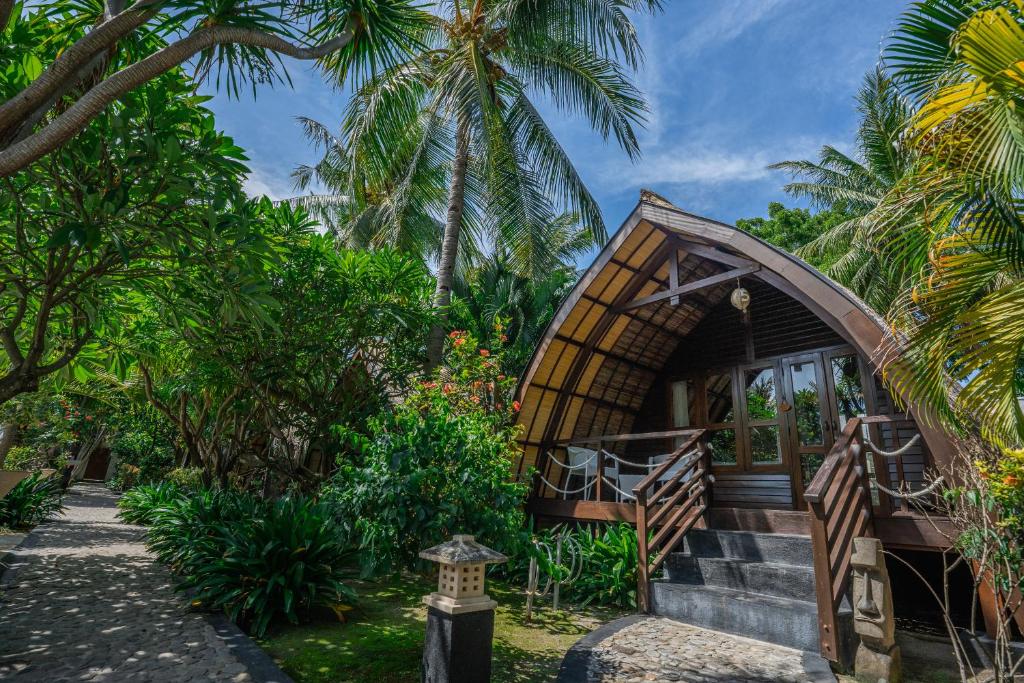 Zahrada ubytování Manta Dive Gili Trawangan Resort