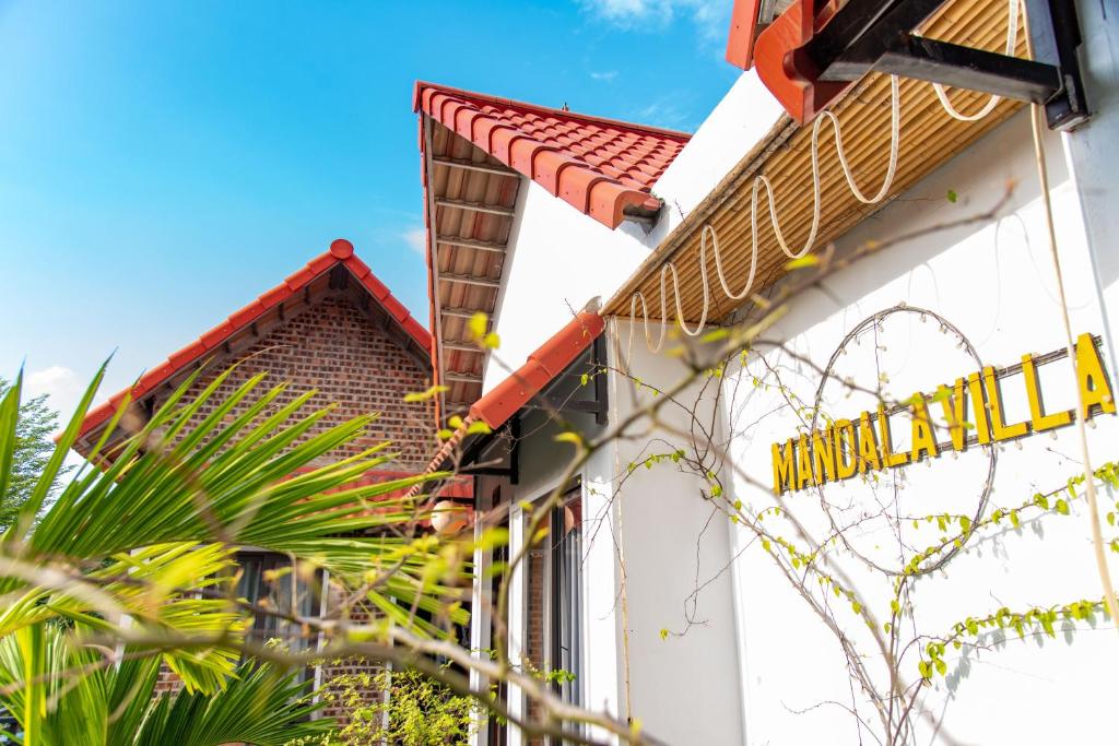 Tam Coc Mandala Villa & Homestay - Salle Familiale Avec Vue Sur Le Jardin
