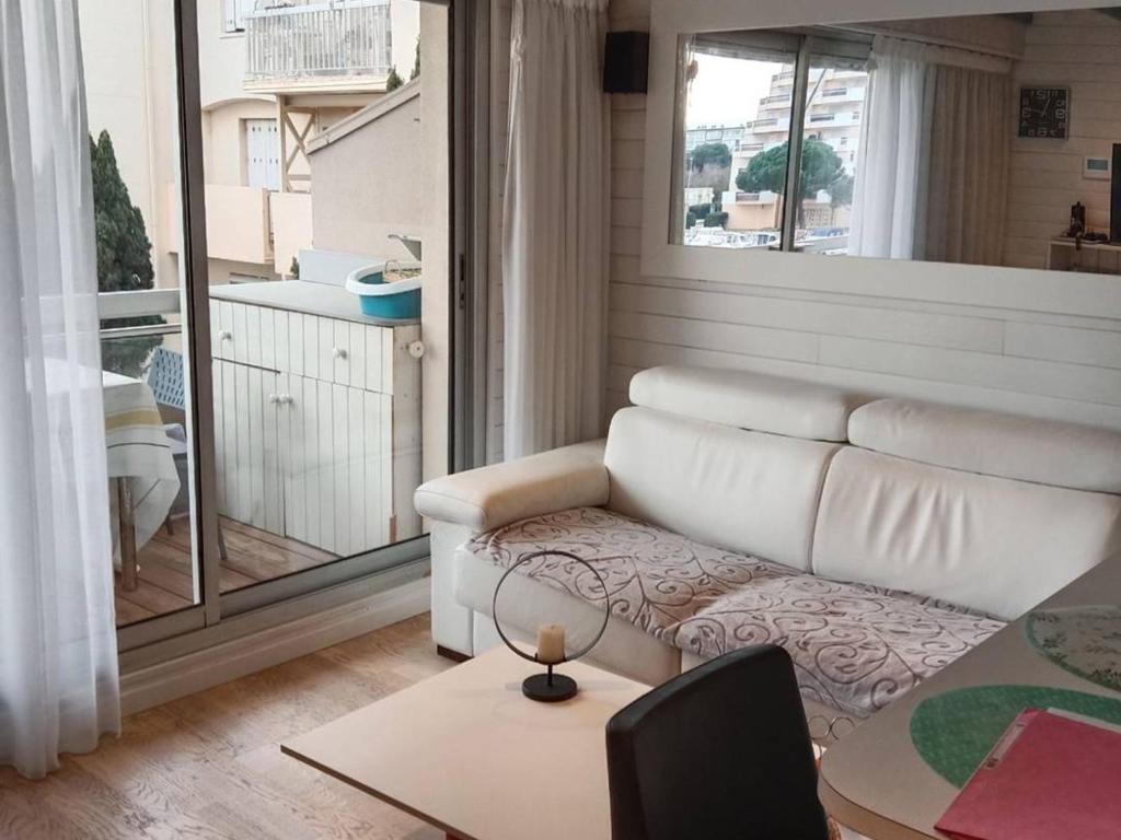 Appartement T2 avec Parking Privé et Balcon à Canet Plage