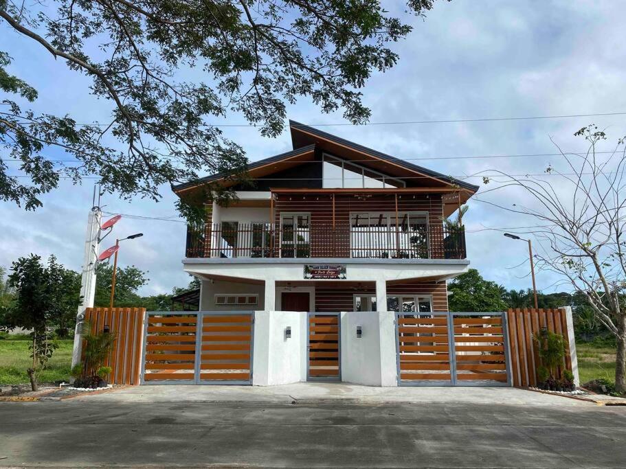 RMM Beach House at Porto Laiya, Laiya (updated prices 2024)
