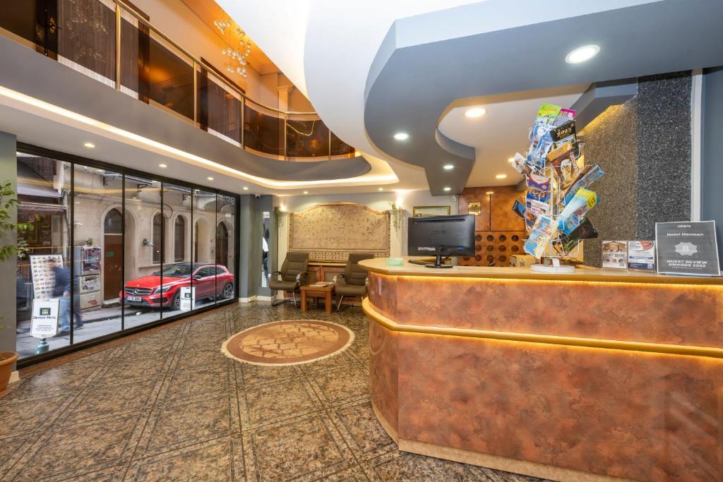 A television and/or entertainment centre at Hotel Devman