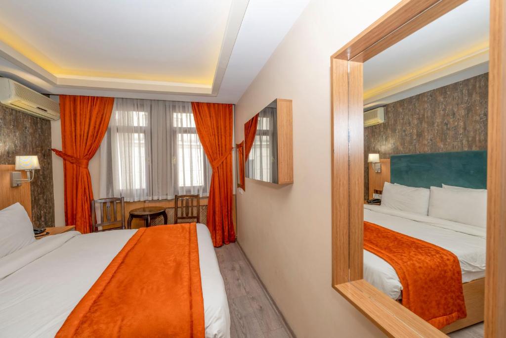 A bed or beds in a room at Hotel Devman