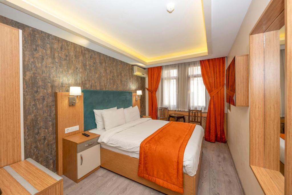 A bed or beds in a room at Hotel Devman