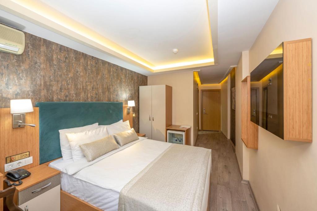 A bed or beds in a room at Hotel Devman
