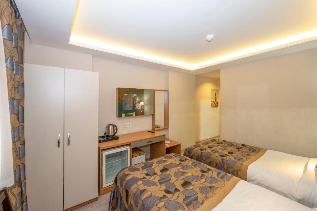 A bed or beds in a room at Hotel Devman