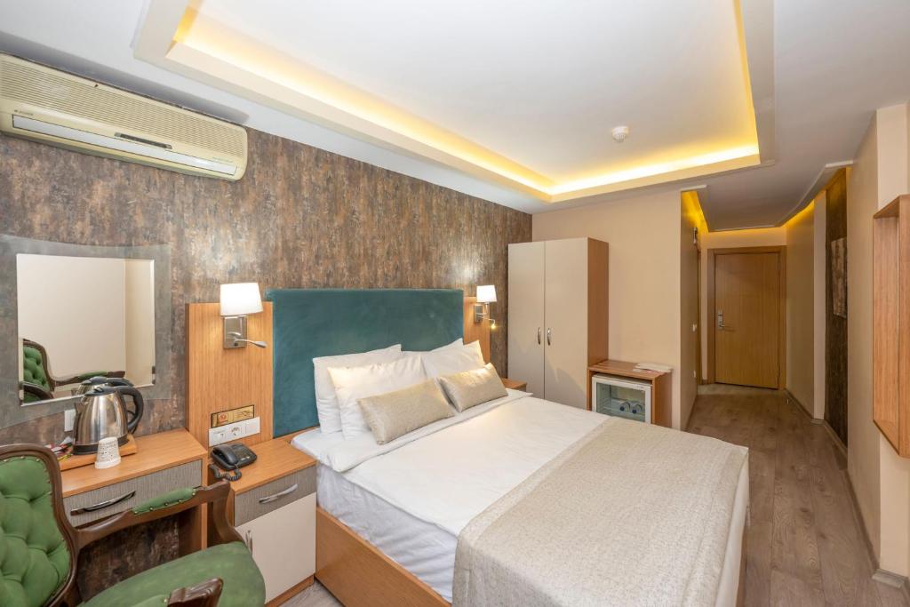 A bed or beds in a room at Hotel Devman