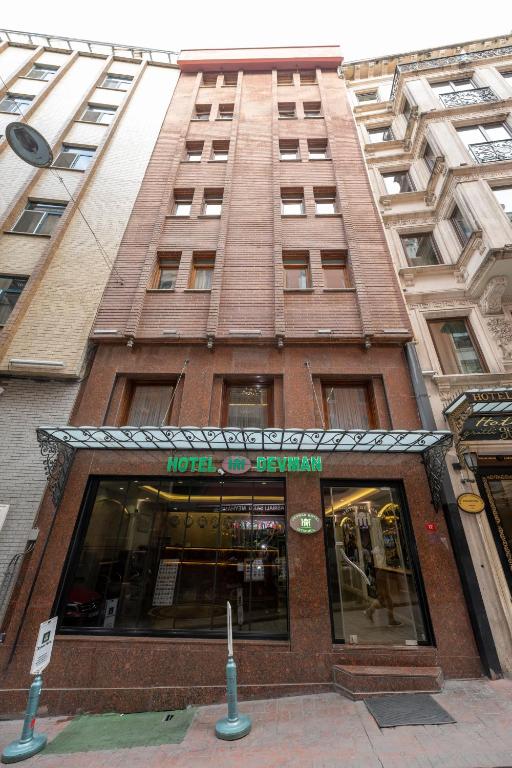 The building in which a szállodákat is located
