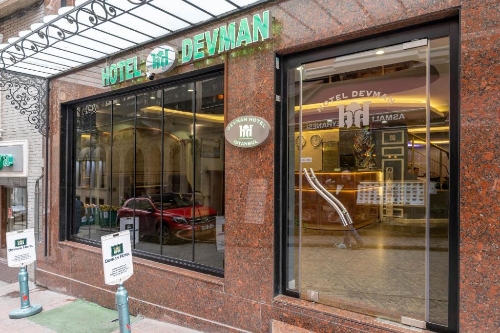 The facade or entrance of Hotel Devman