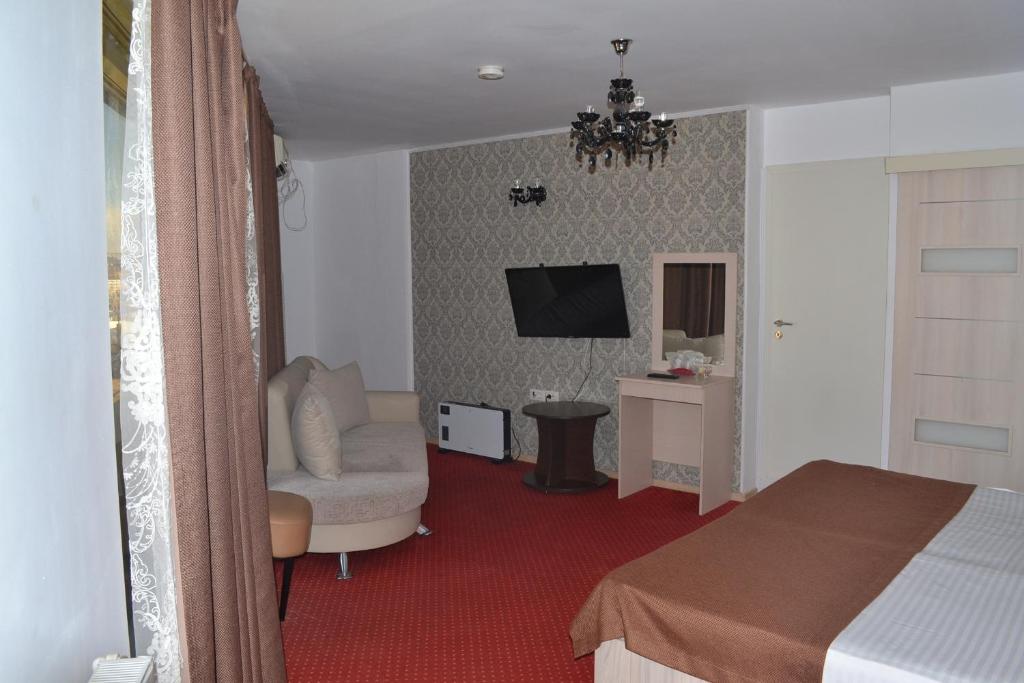TV a/nebo společenská místnost v ubytování Live Tulcea Hotel