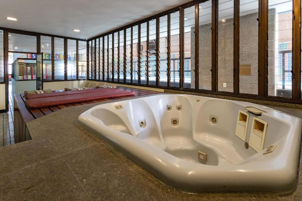 a large white bath tub in a room at De Frente PRAIA DE IPANEMA, Vista Exclusiva, 2 Piscinas, Academia etc. in Rio de Janeiro